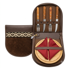 Set de Asado Para Dos Personas en Estuche Simil Carpincho